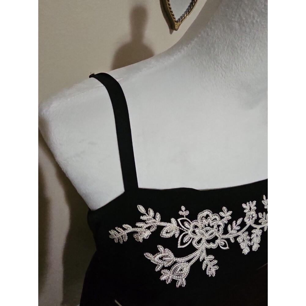 Ann Taylor Loft Dress 100% Silk Womens Black floral embroidery at the bust.sz 6 - Picture 6 of 11